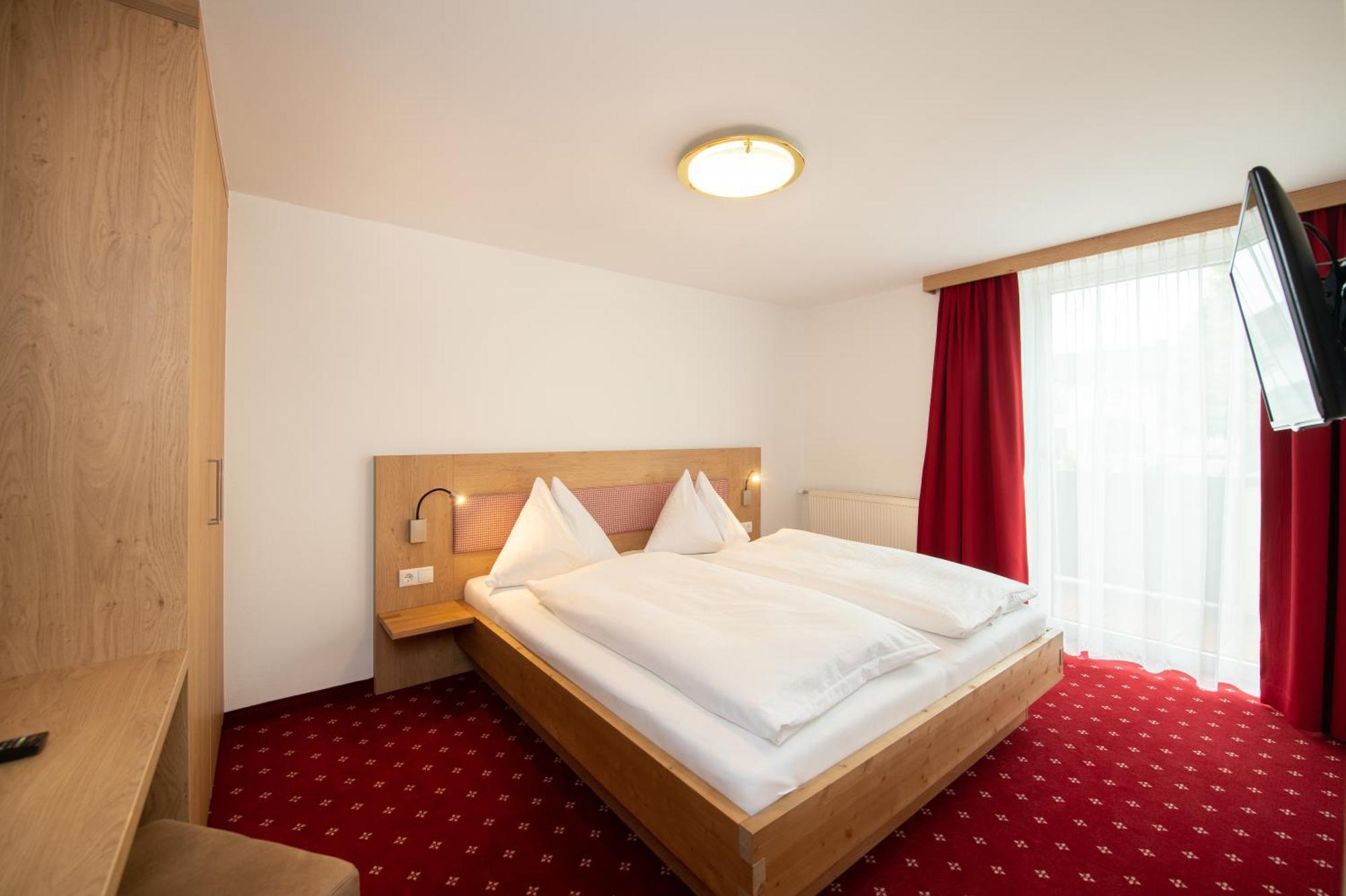 Hotel Gasthof Kroell - Inkl Nationalpark-Karte, Funcard, 1 X Grossglockner Hochalpenstrasse Kostenlos, Spielplatz Mit Streichelzoo, Genusskueche, Wandern, Radfahren, Entspannung & Erholung Niedernsill Buitenkant foto